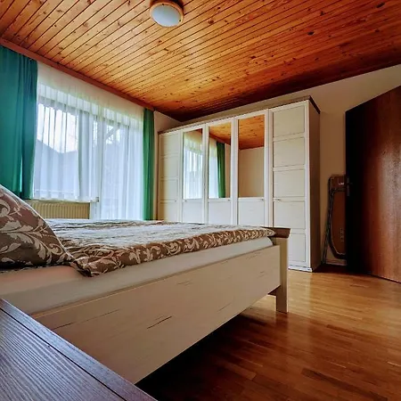 Zakrasnik Апартаменты *